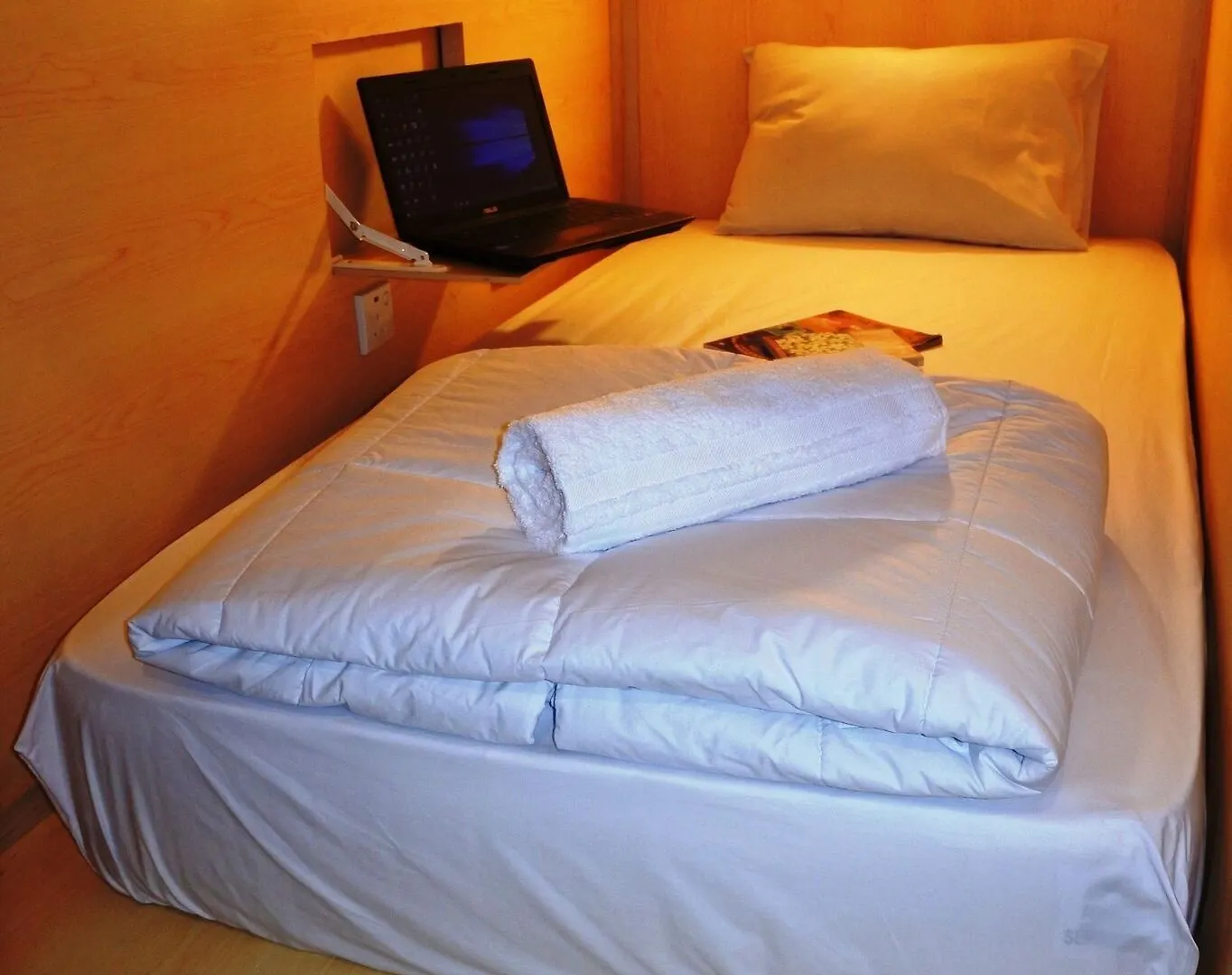 Rb Capsule Kuta Hotel Kuta